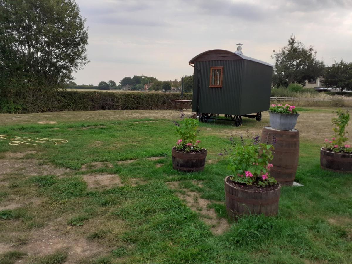 צ'יפנהאם Glamping In Wiltshire In Our Luxury Shepherds Hut מראה חיצוני תמונה