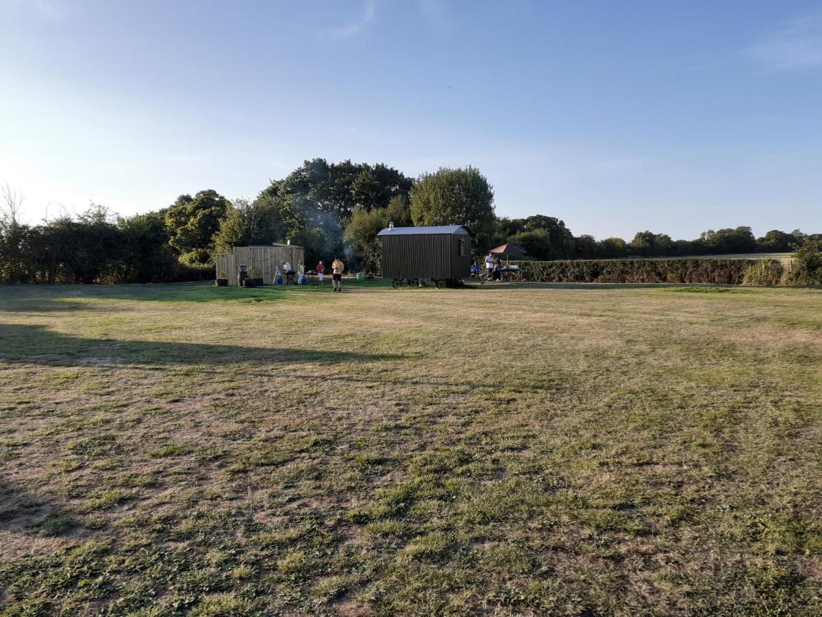 צ'יפנהאם Glamping In Wiltshire In Our Luxury Shepherds Hut מראה חיצוני תמונה