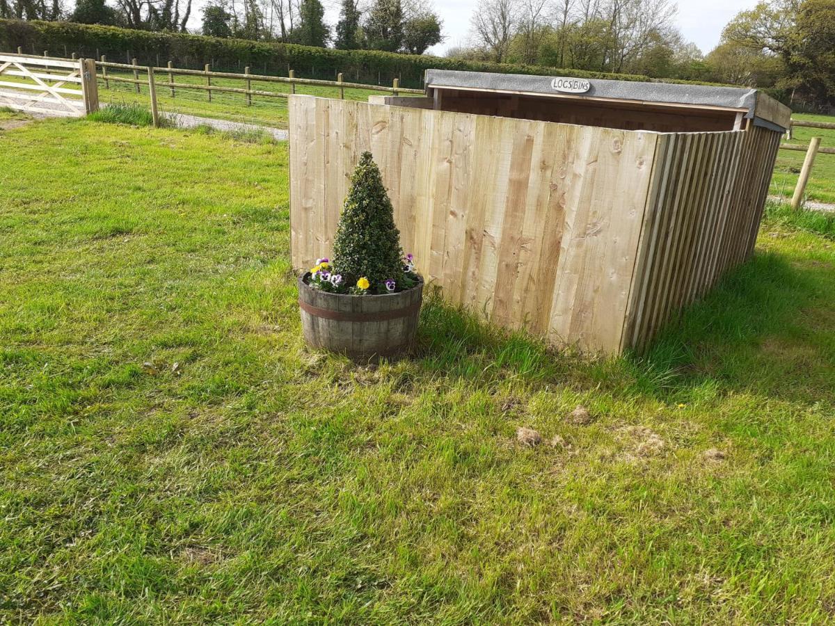 צ'יפנהאם Glamping In Wiltshire In Our Luxury Shepherds Hut מראה חיצוני תמונה