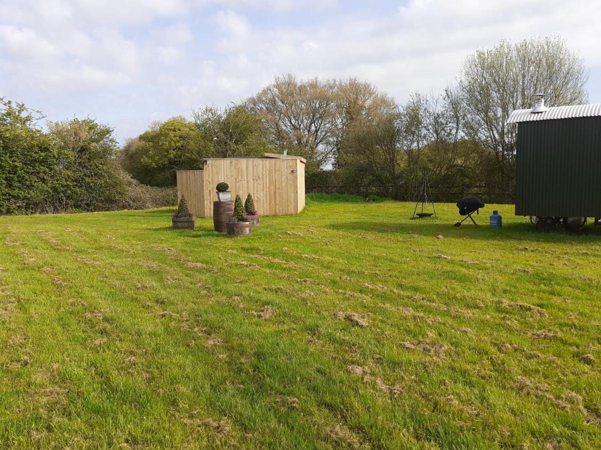 צ'יפנהאם Glamping In Wiltshire In Our Luxury Shepherds Hut מראה חיצוני תמונה