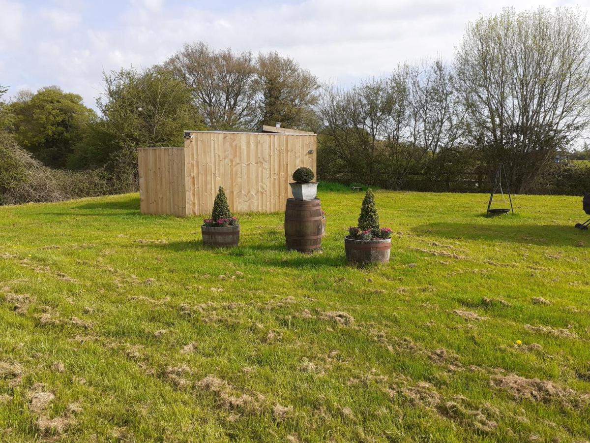 צ'יפנהאם Glamping In Wiltshire In Our Luxury Shepherds Hut מראה חיצוני תמונה